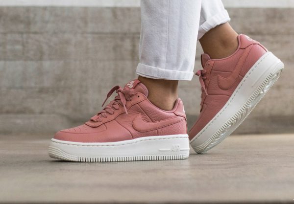 Nouveautés et marques les plus vendues air force 1 daim Nike Air Force 1 '07 Essential rose et blanche femme