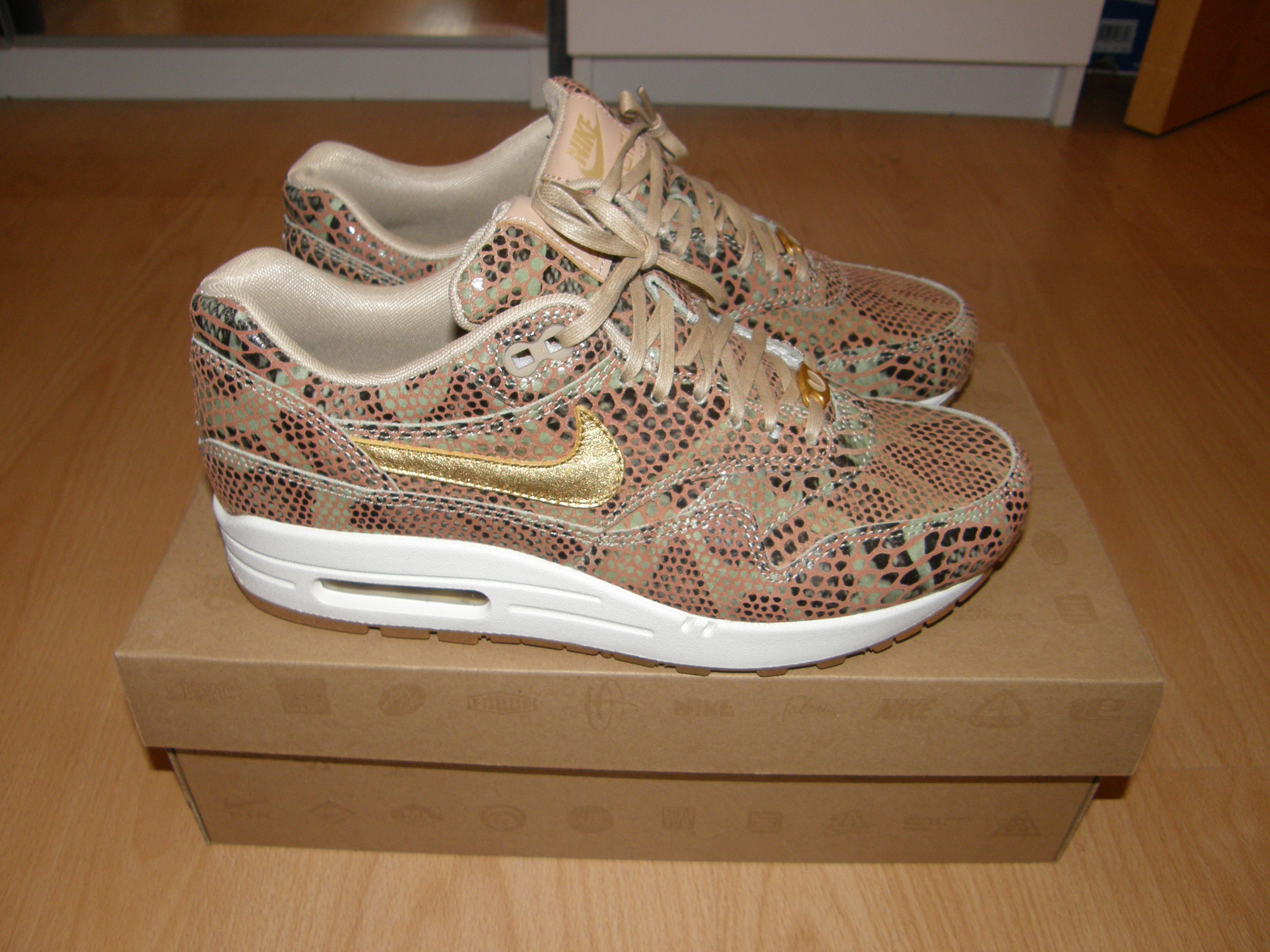 basket nike dorée femme